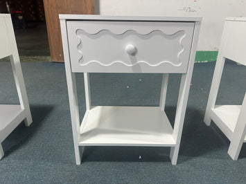 White Nightstand with Drawer and Open Shelf, Modern Wave Pattern Bedside Table, Solid Wood Frame End Table for Bedroom, Living Room, Small Spaces