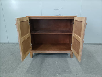 31.5-inch geometric design sideboard, a decorative cabinet with 2 doors and adjustable shelves, a wooden decorative cabinet with storage space, suitable for living room, kitchen, and dining room.